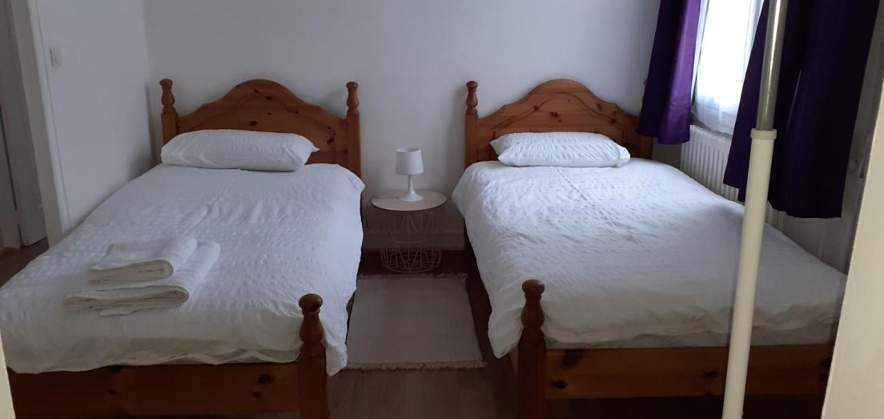 Mérillac Rainbow Cottage מראה חיצוני תמונה